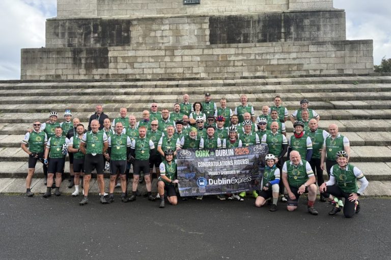 Ciclistas De Cork a Dublin Arrecadam £90 Mil Para Transaid Ciclistas De Cork a Dublin Arrecadam £90 Mil Para Transaid - Imagem do artigo original